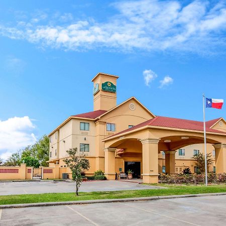 La Quinta by Wyndham Pasadena Hotel Bagian luar foto