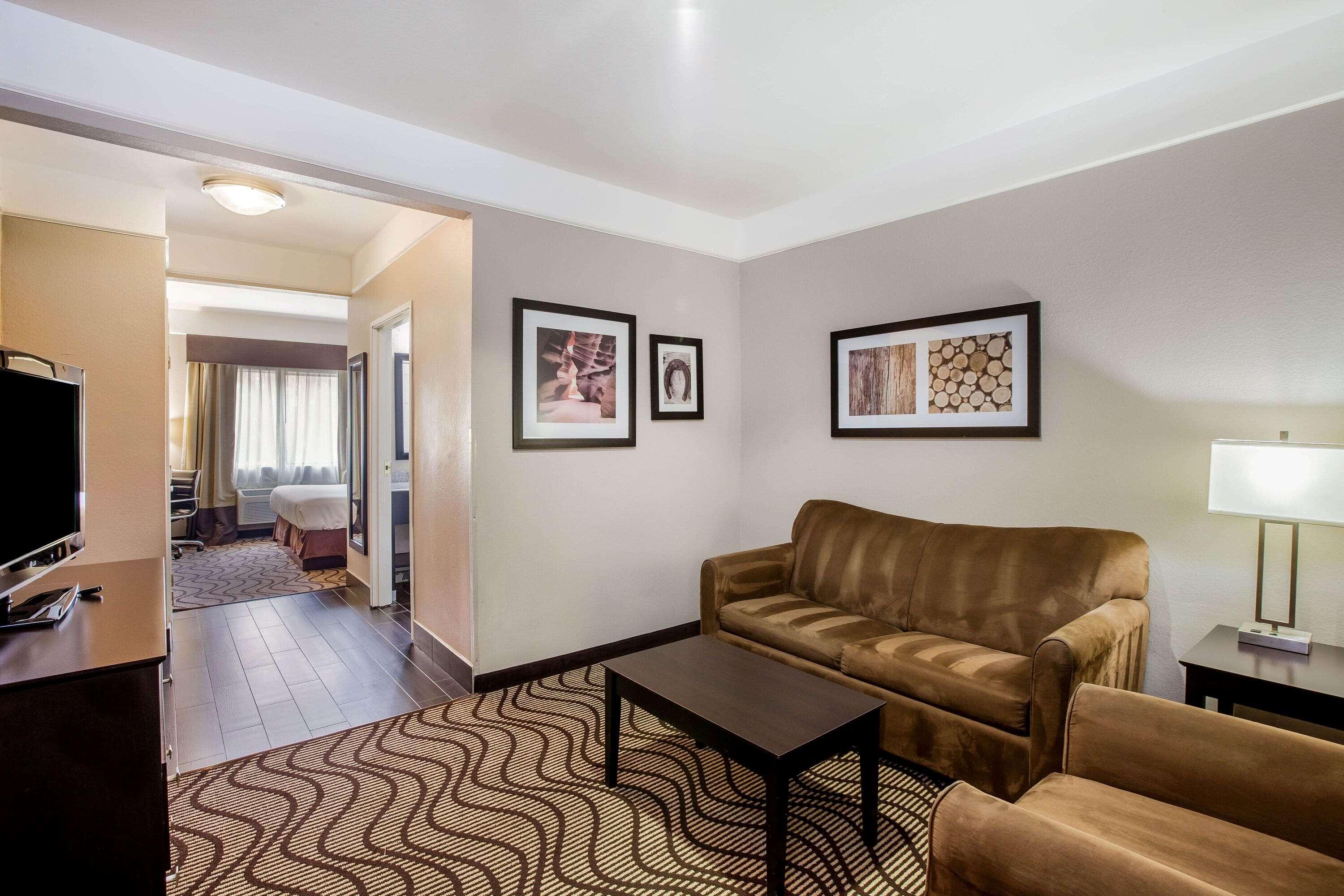 La Quinta by Wyndham Pasadena Hotel Bagian luar foto