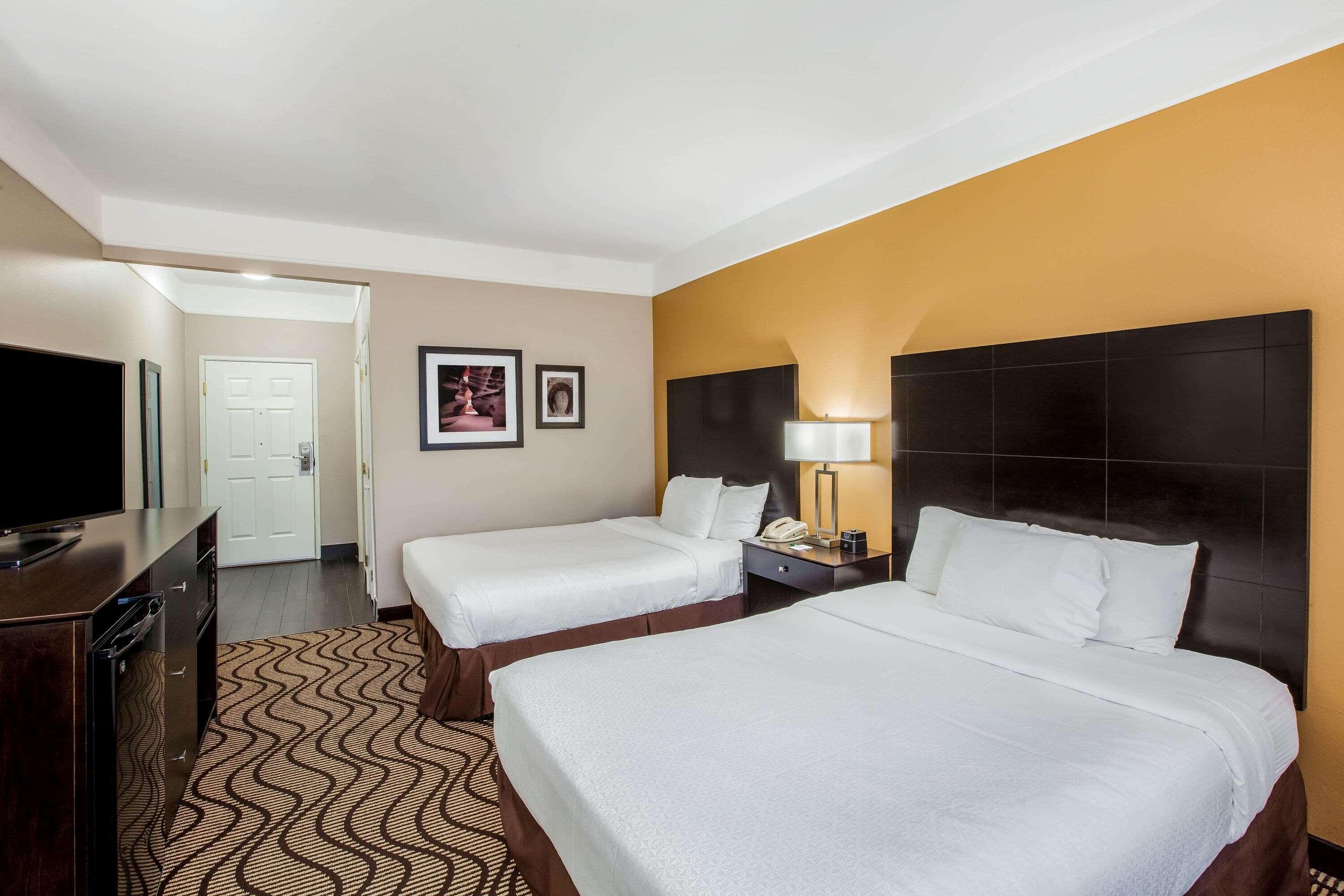 La Quinta by Wyndham Pasadena Hotel Bagian luar foto