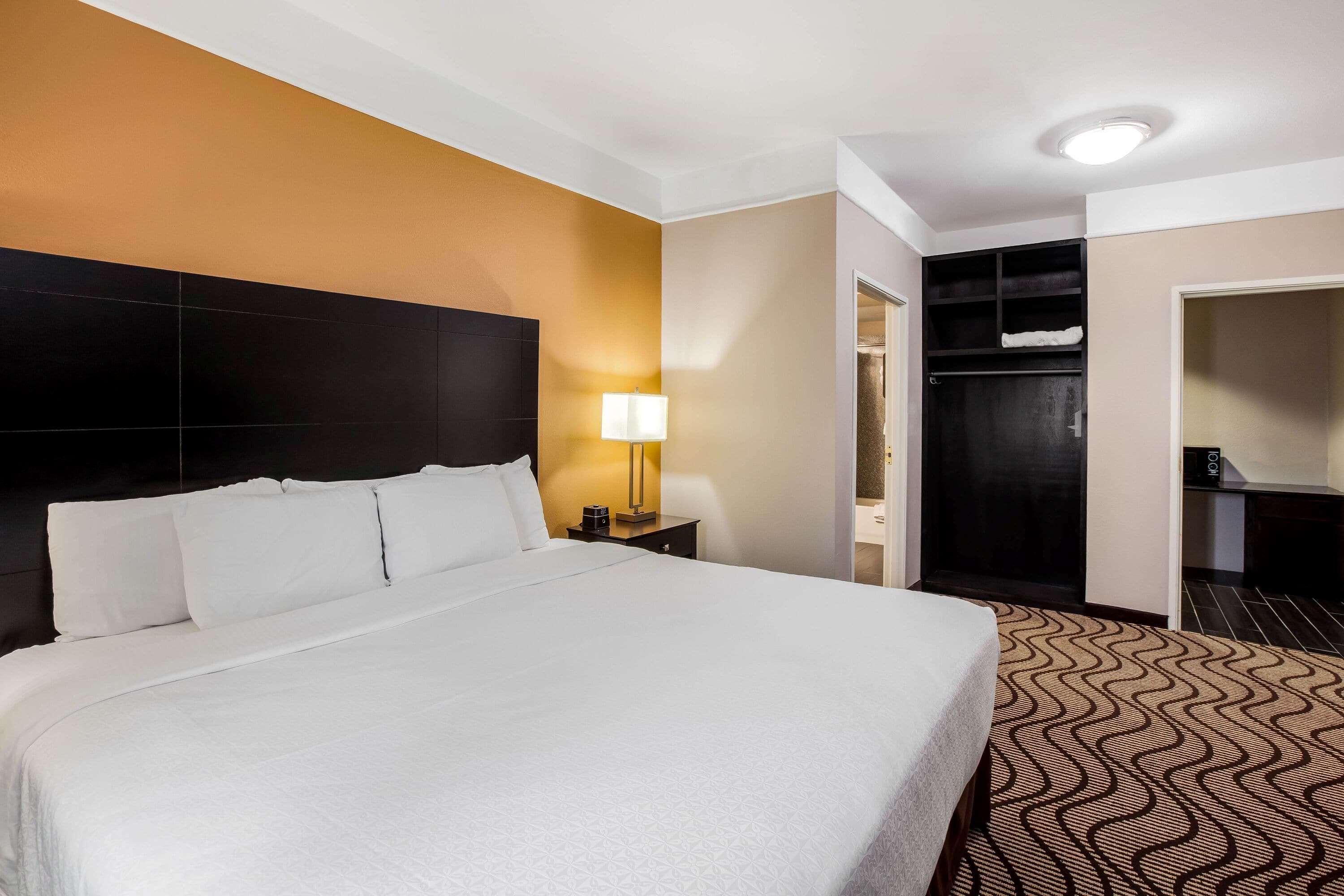 La Quinta by Wyndham Pasadena Hotel Bagian luar foto