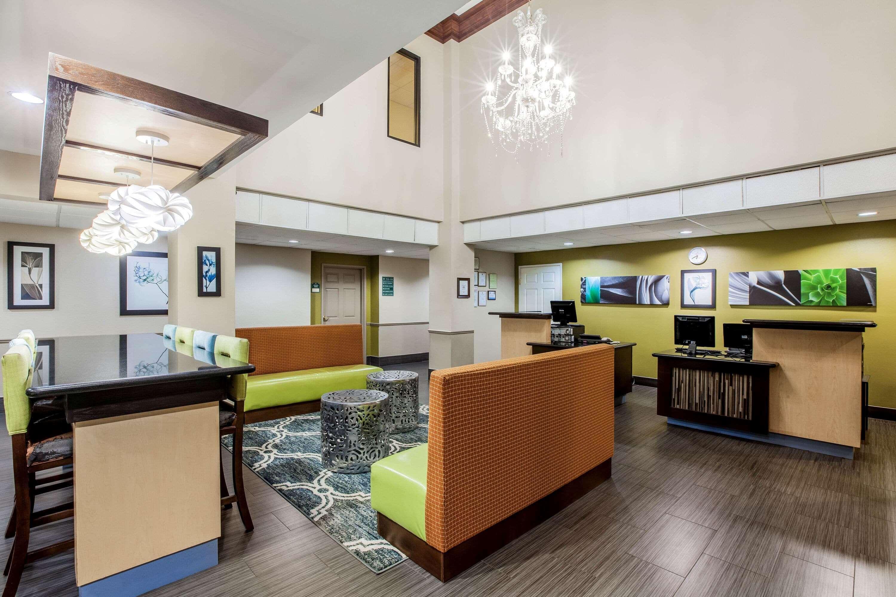 La Quinta by Wyndham Pasadena Hotel Bagian luar foto