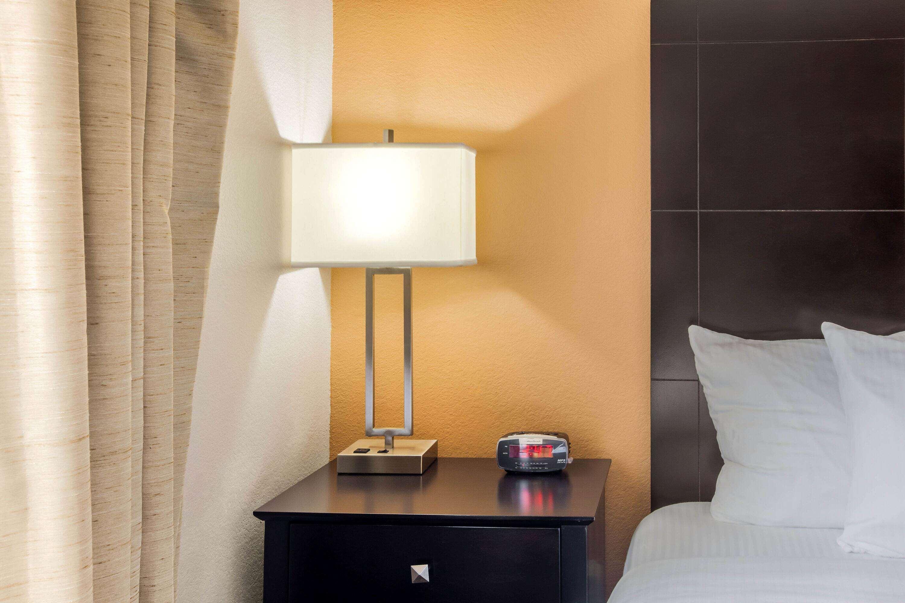 La Quinta by Wyndham Pasadena Hotel Bagian luar foto