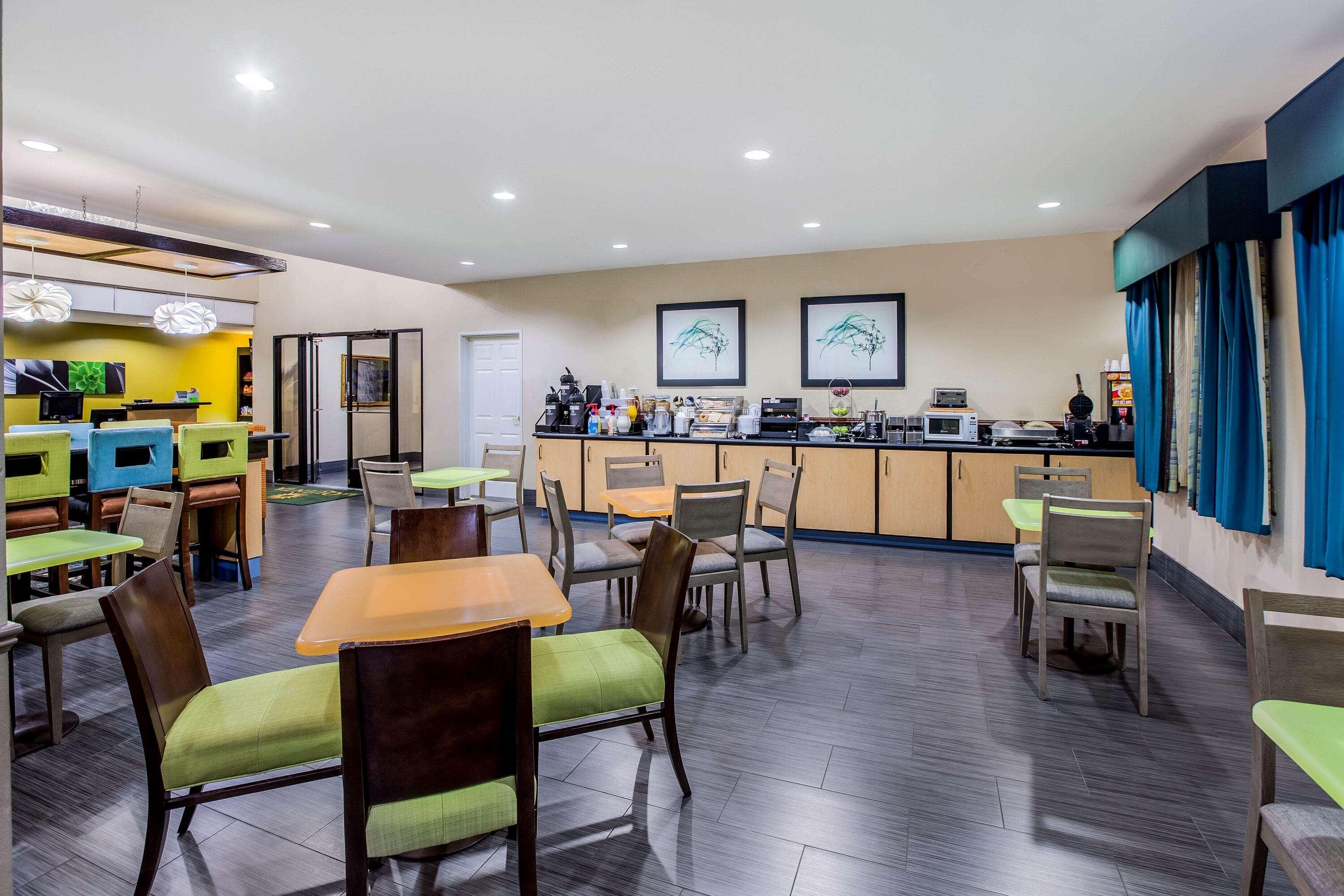La Quinta by Wyndham Pasadena Hotel Bagian luar foto