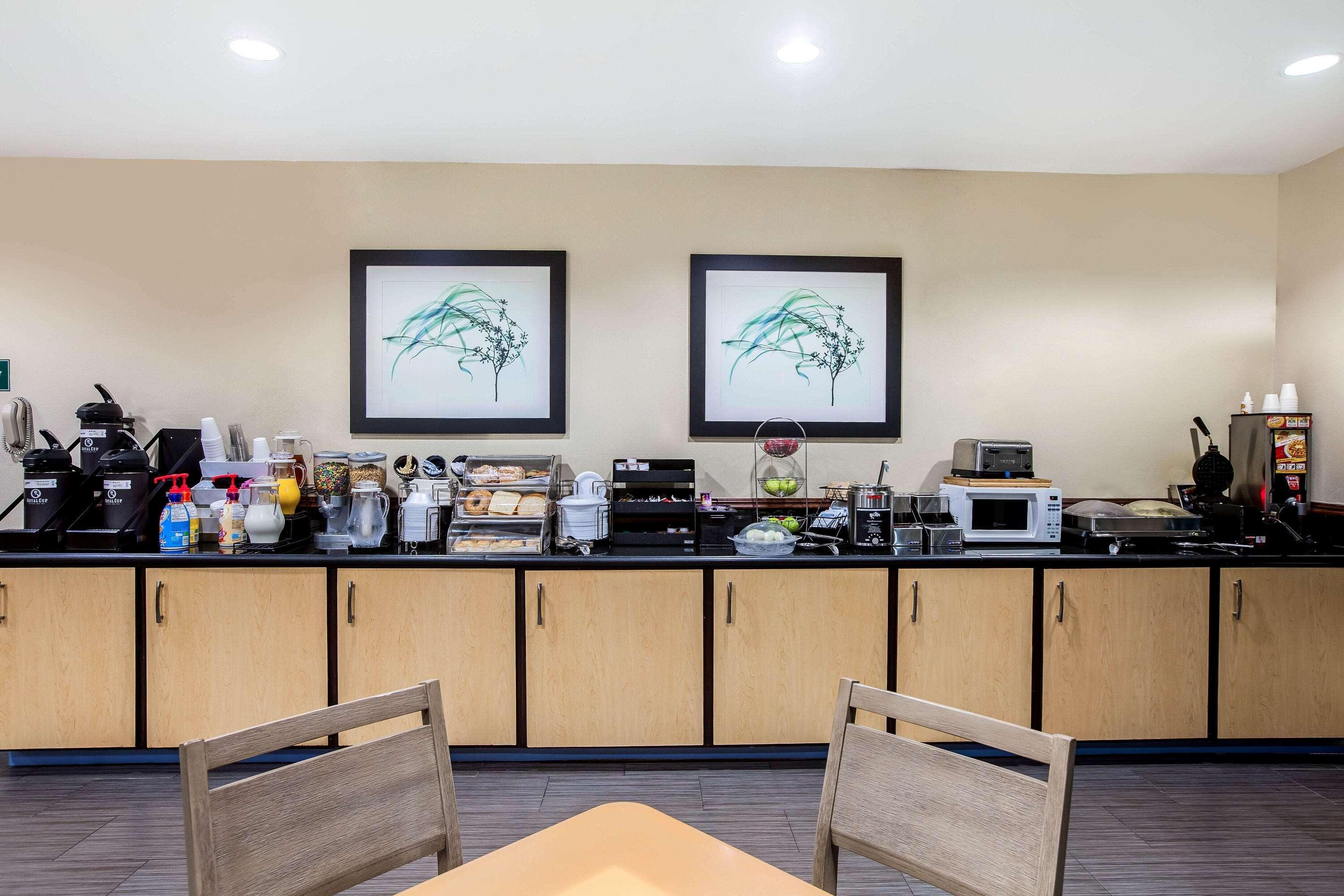 La Quinta by Wyndham Pasadena Hotel Bagian luar foto