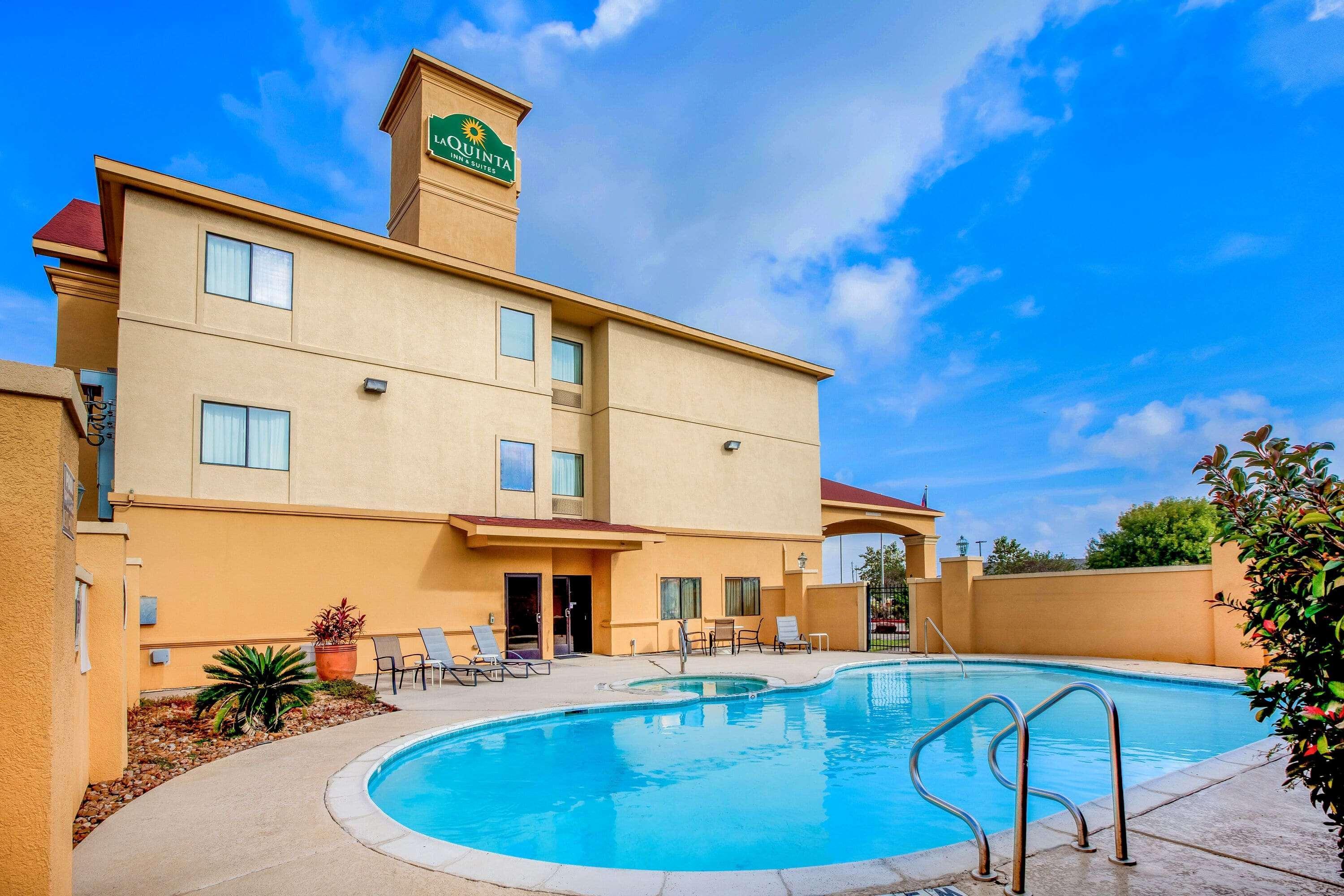 La Quinta by Wyndham Pasadena Hotel Bagian luar foto