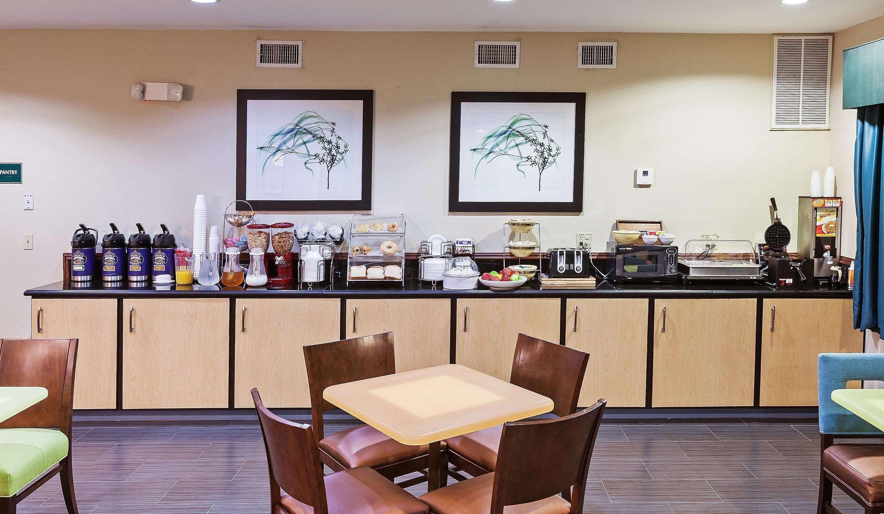 La Quinta by Wyndham Pasadena Hotel Bagian luar foto