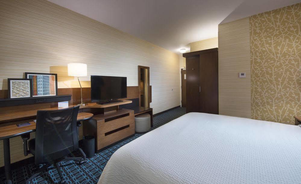 La Quinta by Wyndham Pasadena Hotel Bagian luar foto